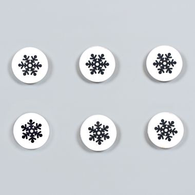 Click here to see Adams&Co 75197 75197 2x2x.25 wood shapes set of six (SNOWFLAKES) white, black Letterboard Collection