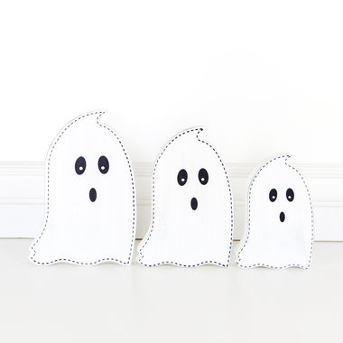 Click here to see Adams&Co 50293 50293 5x8, 5x7, 4x6x1 wood cutout ghosts set of three, white, black The Adams Family Collection