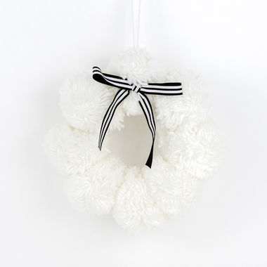 Click here to see Adams&Co 75454 75454 12x12x4 yarn pom pom (WREATH) white, black