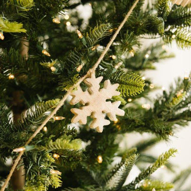 Click here to see Adams&Co 70971 70971 60x4x1 mango garland (SNOWFLAKES) natural, white Mango Wood Collection