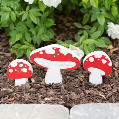Click here to see Adams&Co 45154 45154 7x6x1 reversible chunky wood shape set of three (MUSHROOMS) red, white Stars & Stripes Collection Collection