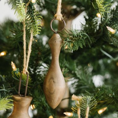 Click here to see Adams&Co 71117 71117 1x6x1.15 wood cutout ornament (ICICLE) brown Winter Wishes Collection