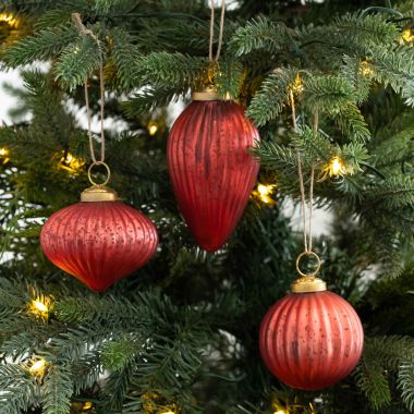 Click here to see Adams&Co 71321 71321 3x3x3 glass ornaments s/3, red  Sundara Collection