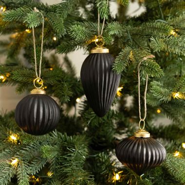 Click here to see Adams&Co 71335 71335 3x3x3 glass ornaments s/3, black  Sundara Collection